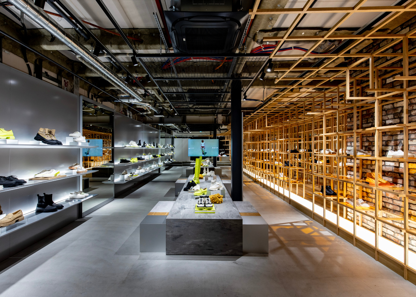 Discover both in Aoyama